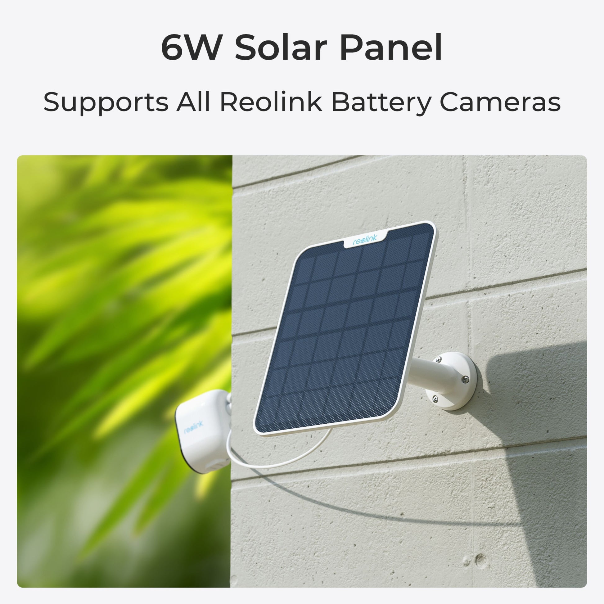 Reolink 6W solpanel monteret udendørs ved siden af Reolink Argus 3 Ultra trådløs 4K kamera, passer til batterikameraer.