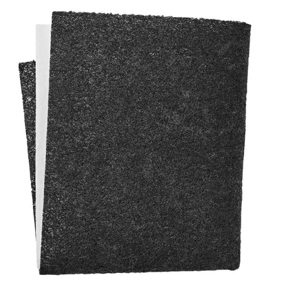 Sort grovkornet sandpapir, let bøjet med det ene hjørne synligt bag det andet, minder om Filter til emhætte Dobbelt.