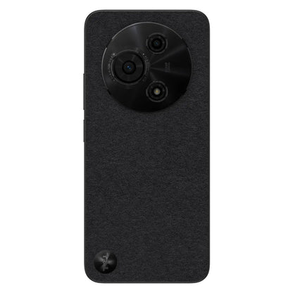 TCL 605 (2025) 256GB, sort med tekstureret bagside, stort rundt triple 50MP kamera og lille logo nederst til venstre.
