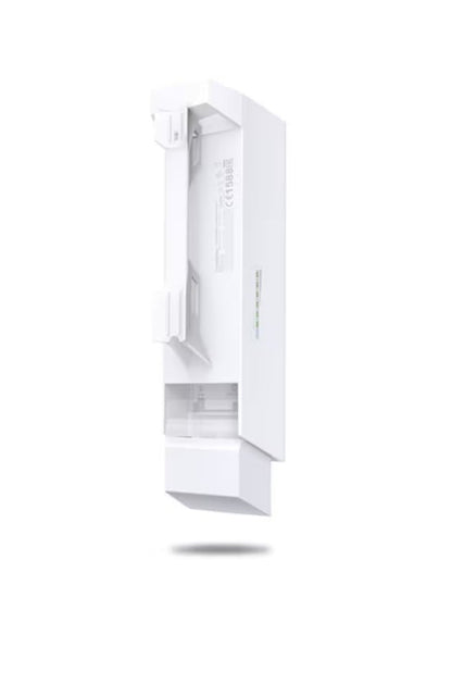 TP-Link CPE210 udendørs access point til mast, rektangulært design med beslag, hvid model til trådløs forbindelse.