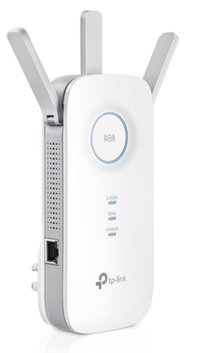 TP-Link RE450 Wifi-repeater AC1750 med tre justerbare antenner, LED-indikatorer og Ethernet-port, stående model.