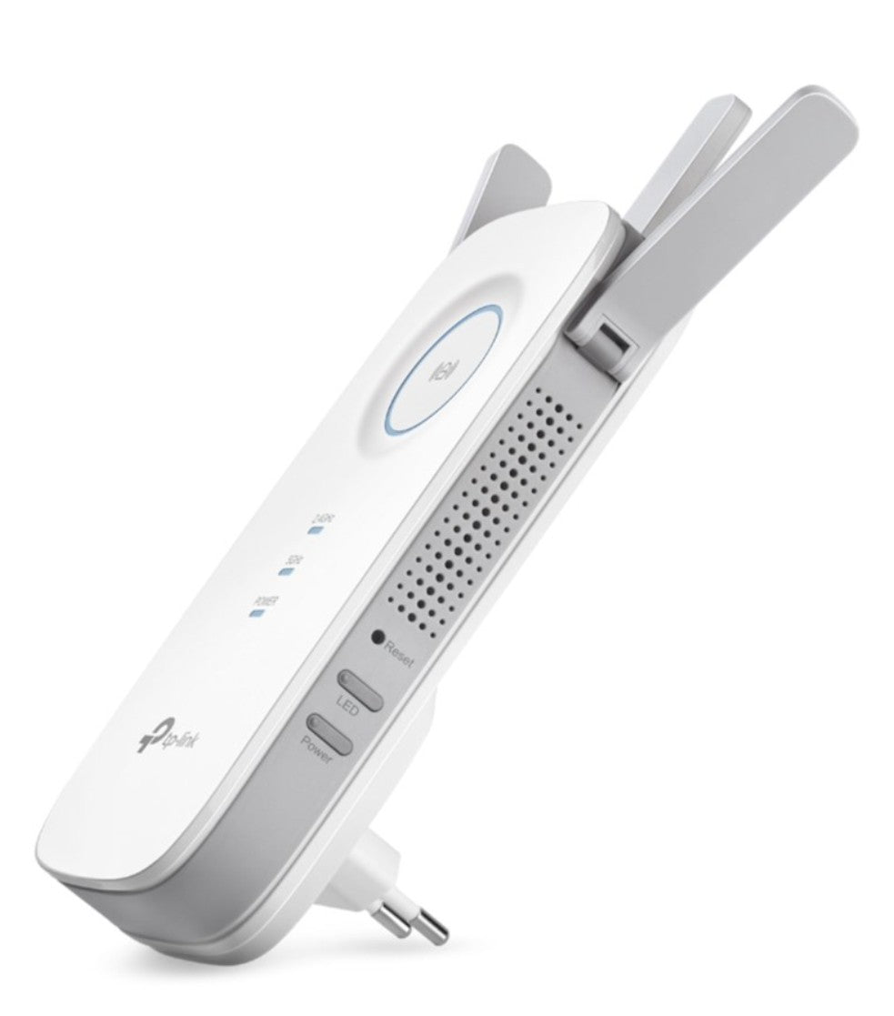 TP-Link RE450 WiFi-repeater AC1750 med to antenner, tre indikatorlys og stikpropper nederst.