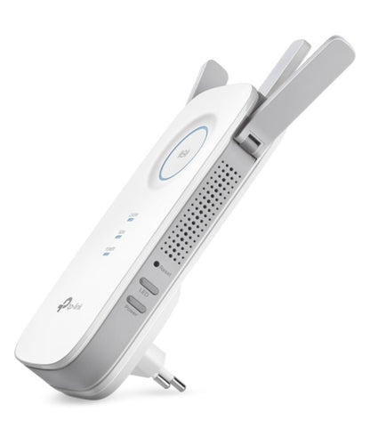 TP-Link RE450 WiFi-repeater AC1750 med to antenner, tre indikatorlys og stikpropper nederst.