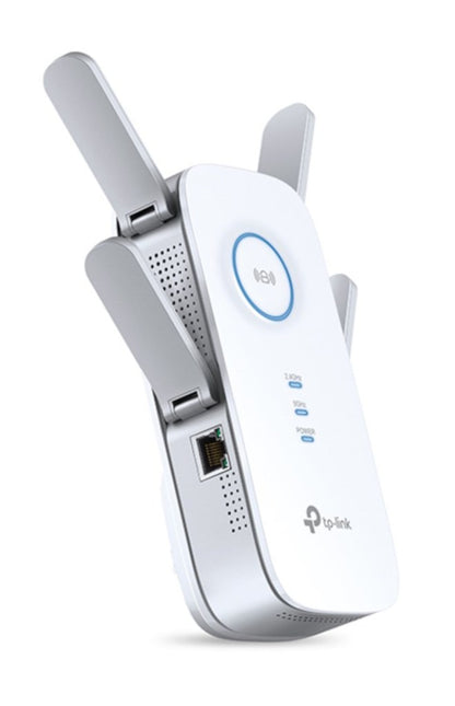 TP-Link AC2600 WiFi-repeater hvid med fire justerbare antenner, MU-MIMO, indikatorlys, Ethernet-port og rund frontknap.