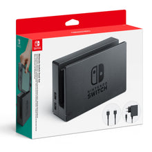 Nintendo Switch Dock Set sort dockingstation til TV med kabler og hånd, der holder konsol tilsluttet dock via HDMI-port.