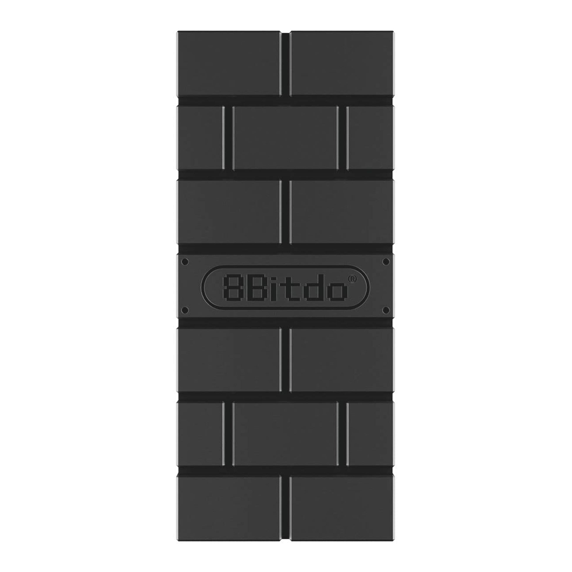 8Bitdo Trådløs USB-adapter 2 sort rektangulær med gittermønster og 8Bitdo-logo til Bluetooth-håndkontroller og Switch.