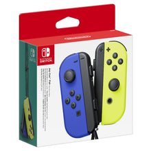 Nintendo Joy-Con controllerpar blå/gul i detalieret emballage med blå og gul Joy-Con og rødt Nintendo-logo på toppen.