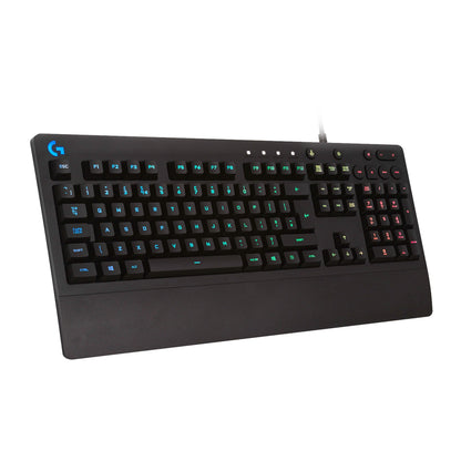 Sorter Logitech G213 Prodigy gaming-tastatur med RGB-belysning, numerisk tastatur, funktions- og medietaster, ledning øverst.