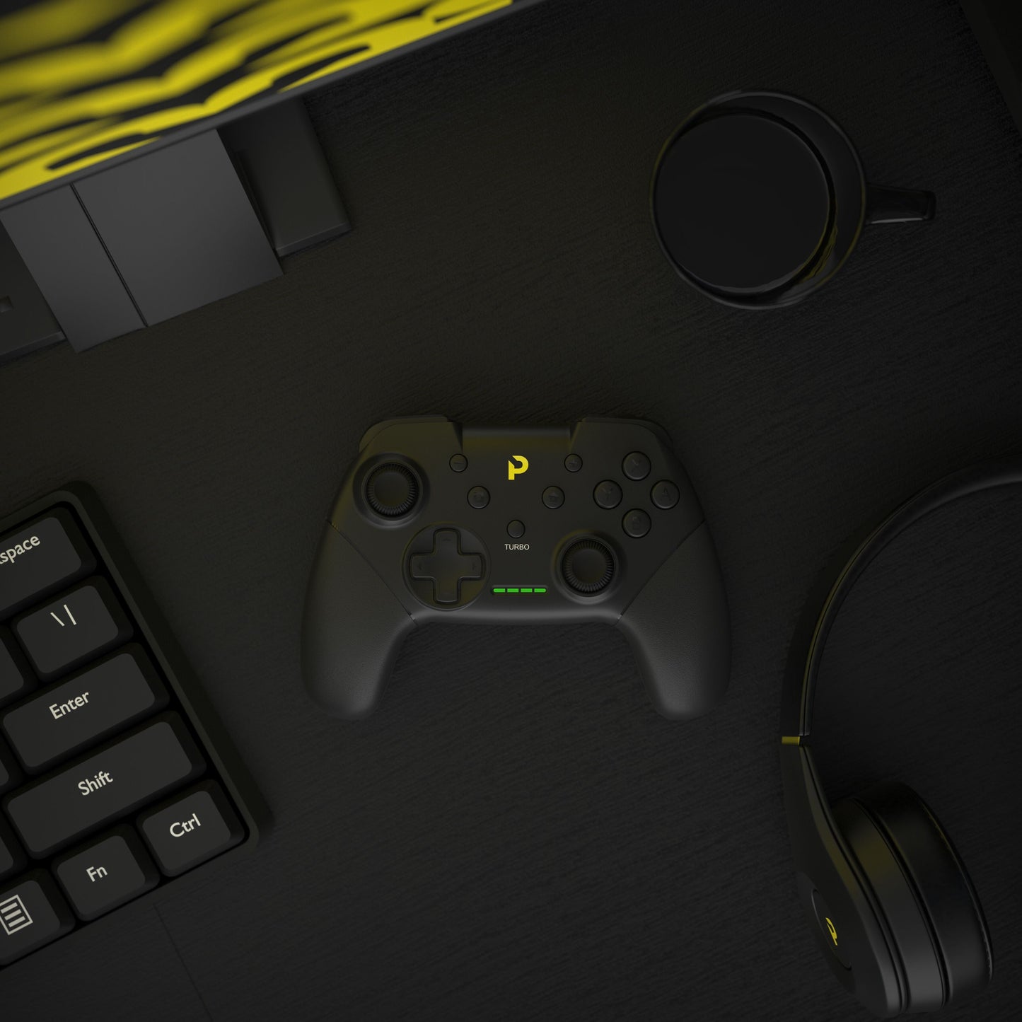 Plexgear Trådløs Controller X3 sorterer ved tastatur, hovedtelefoner og skærm med gul detalje.