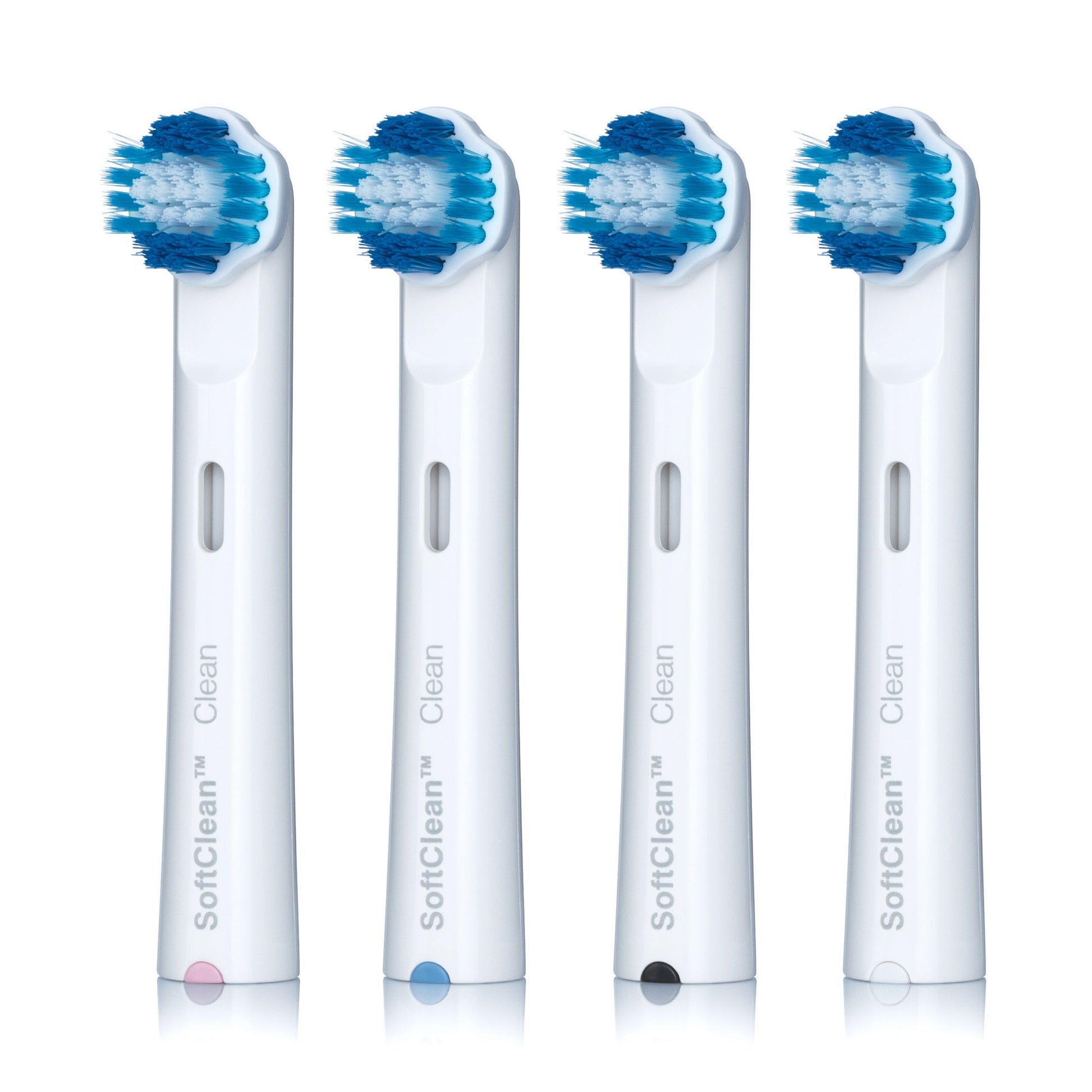 Jordan Clean Smile tandbørstehoveder, 4-pak, hvide med blå og hvide børstehår, SoftClean™ Clean trykt lodret.