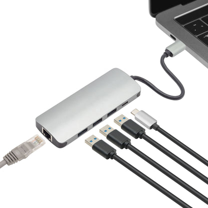 Plexgear USB-C multiadapter sølv 5 porte tilsluttet laptop med Ethernet, USB og USB-C porte, flere kabler, op til 100 W.