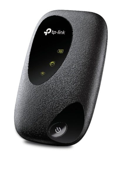 TP-Link M7200 4G-router sort, bærbar Wi-Fi-hotspot med batteri-, Wi-Fi- og signalindikatorer samt power-knap nederst til højre.