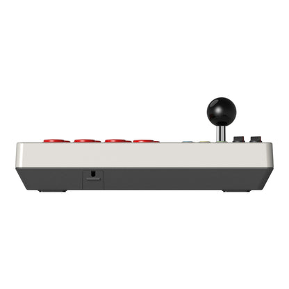 8Bitdo Arkade joystick, sort styrepind, røde og sorte knapper, hvid/grå kabinet, sideview, til Nintendo Switch.