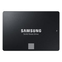 Samsung 870 EVO SSD 500GB i sort med afrundede hjørner, hvidt Samsung-logo og "Solid State Drive" på fronten.