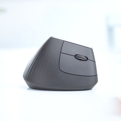 Logitech MX Vertikal trådløs mus, mørkegrå med sølv scrollhjul.