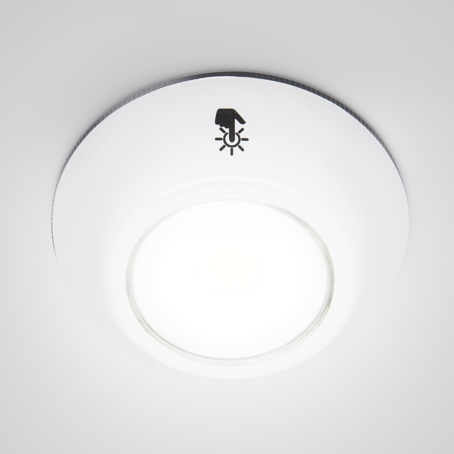 Rubicson Touch LED-spot 2-pak tændt, sort håndtryk-ikon, selvklæbende montering, neutral baggrund.