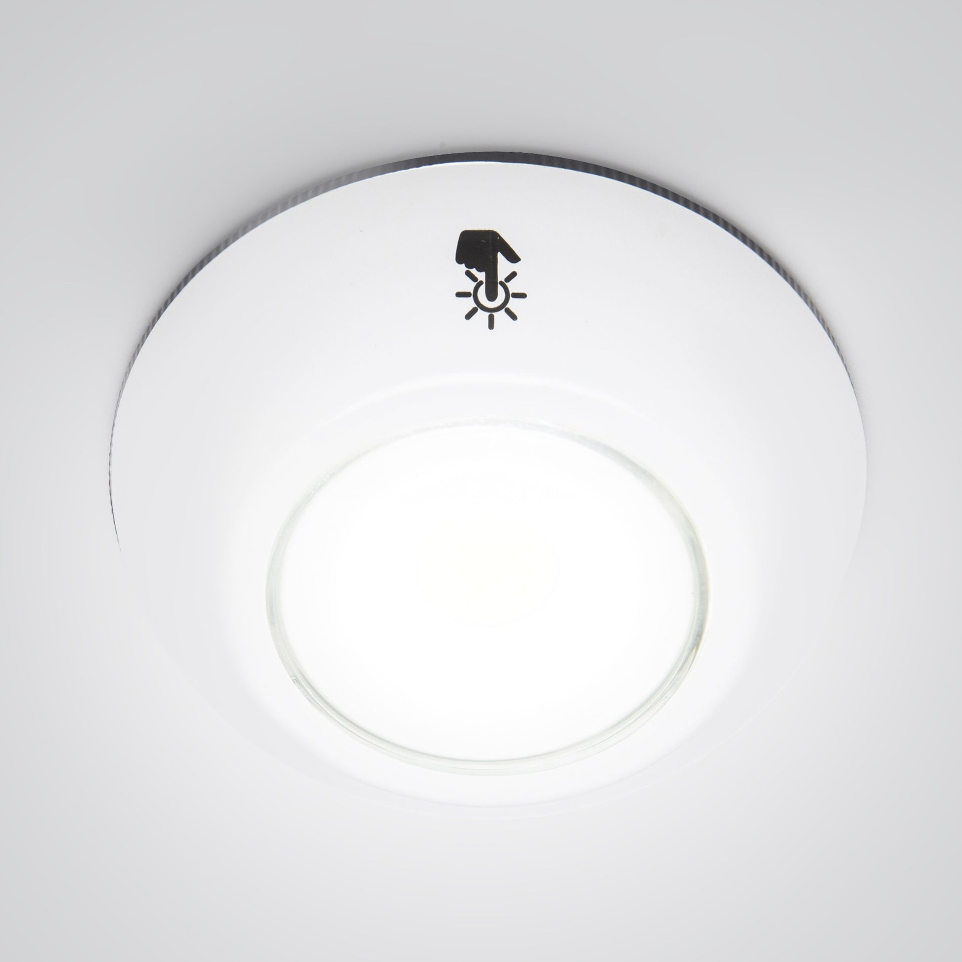 Rubicson Touch LED-spot 2-pak tændt, sort håndtryk-ikon, selvklæbende montering, neutral baggrund.