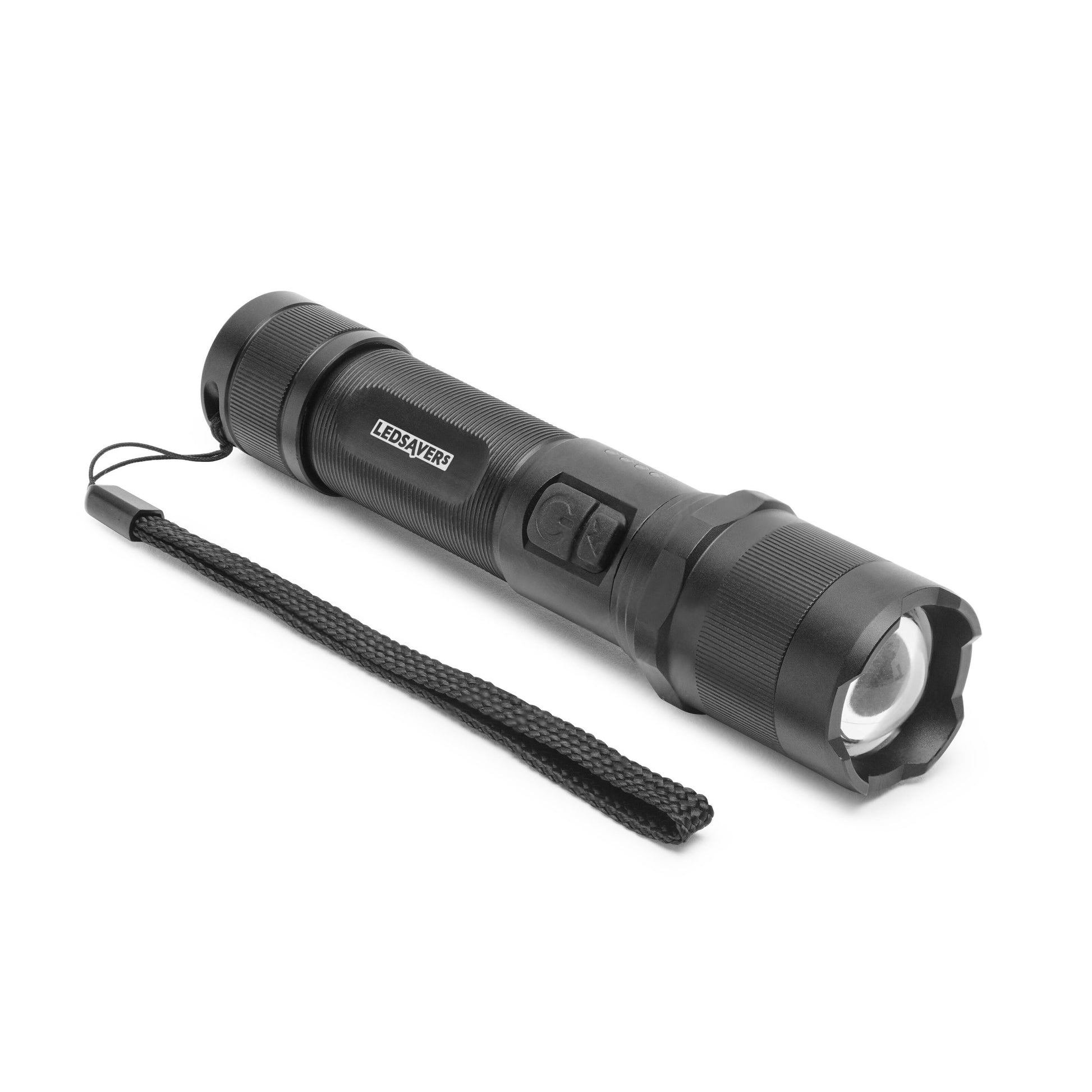 Genopladelig lommelygte 1000 lm sort med håndledsrem, riflet greb, sideknap og USB-C opladning.