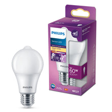 Philips LED-lampe med bevægelsessensor E27 806 lm Warm White ved lilla og hvid emballage med Philips-logo.