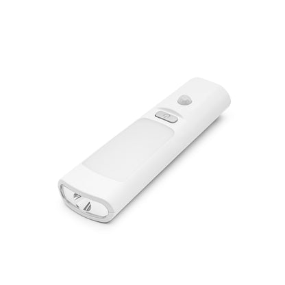 Luxorparts genopladelig hvid lommelygte og natlampe, rektangulær med knap og sensorlys på toppen samt lys i den ene ende.