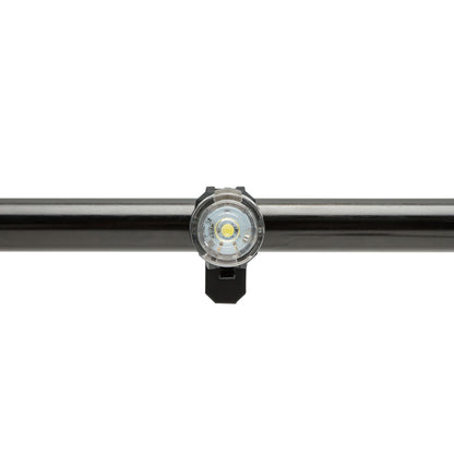 Luxorparts Genopladelige cykellygter kompakte runde LED-lygter med klare linser monteret centralt på sort styr.