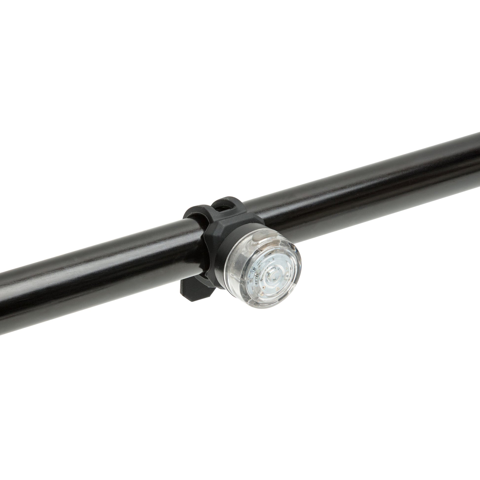 Luxorparts Genopladelige cykellygter, kompakt og rund, monteret på sort cykelstel med sort beslag.