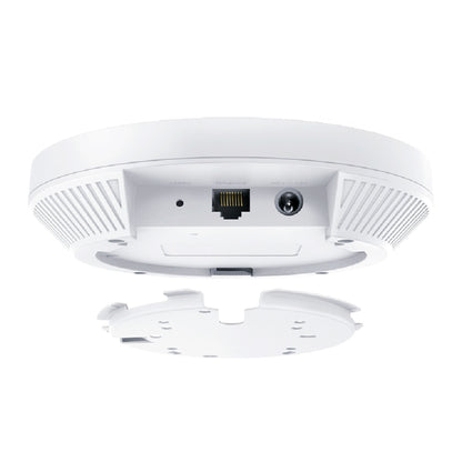TP-Link Omada EAP653 WiFi 6 AX3000 adgangspunkt set nedefra med synlige Ethernet- og strømbøsninger, løs monteringsbeslag.