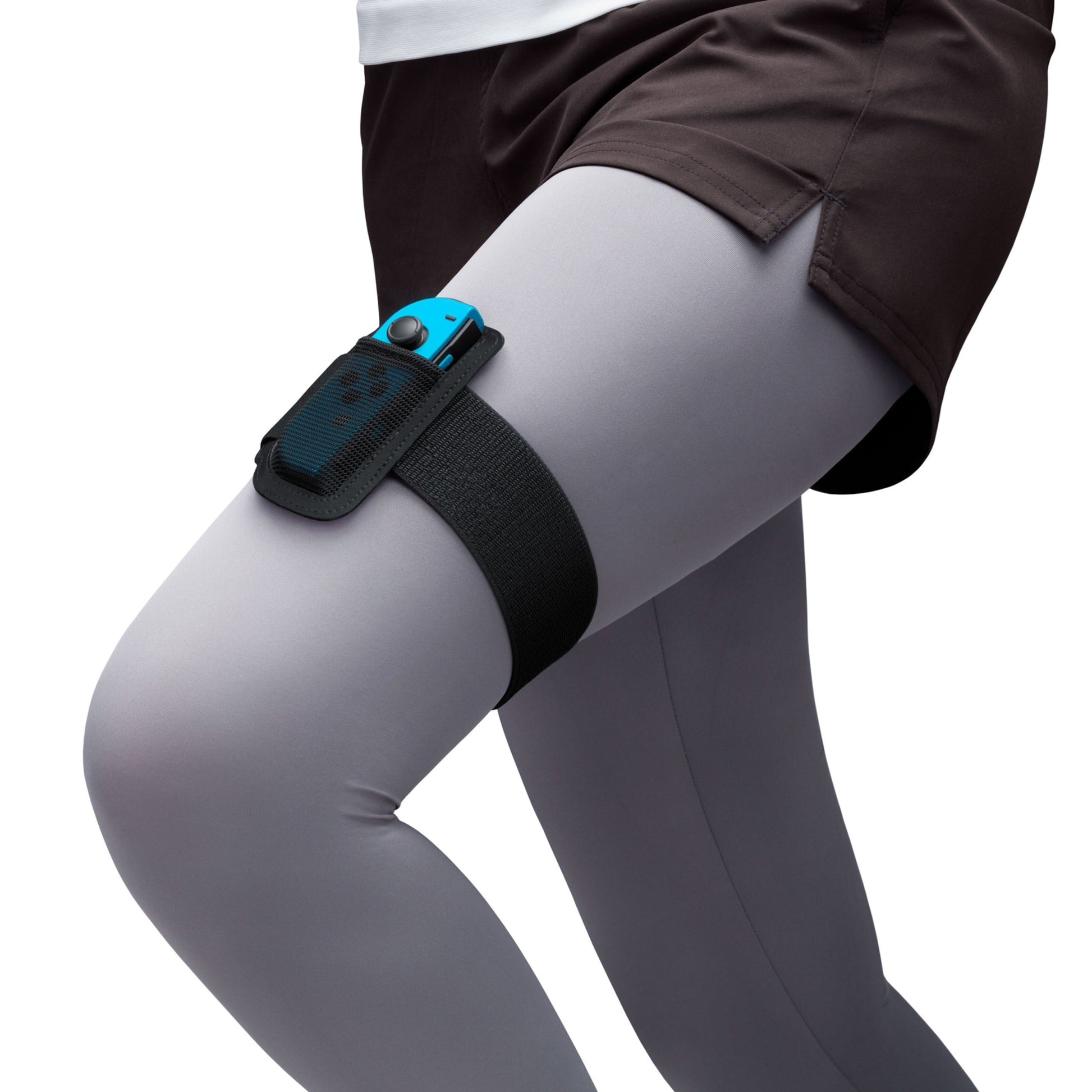 Nintendo Benrem til Joy-Con 1-pakke, blå holder fastgjort om over lår, bæres af person med grå leggings og mørke shorts.