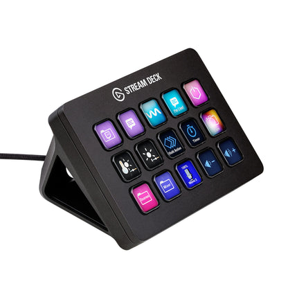 Elgato Stream Deck Mk. 2 sorterer streaming-tastatur med 15 programmerbare knapper, farveikoner og USB-kabel synligt til venstre.