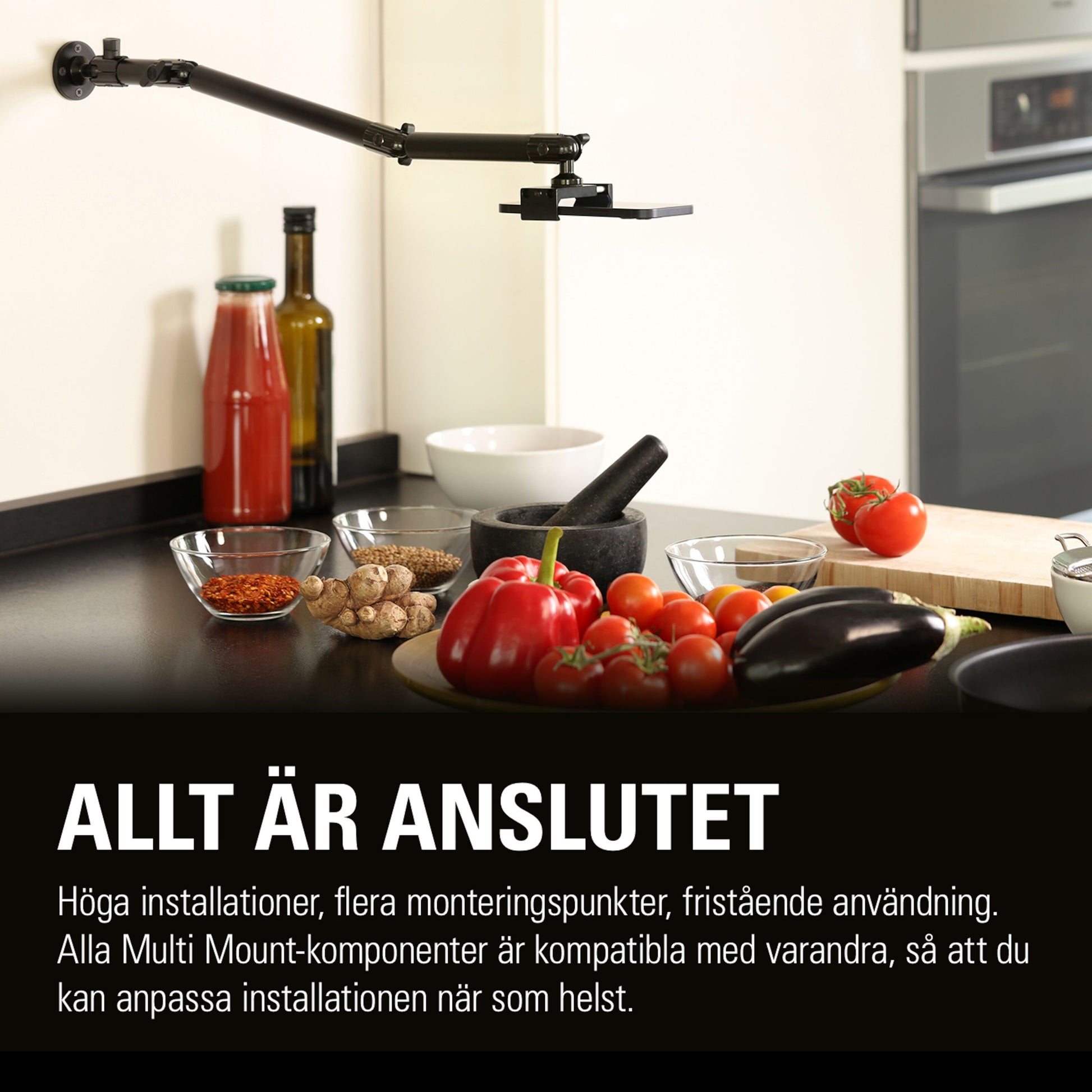Elgato Vægbeslag monteringsarm over køkkenbord, synlig svensk tekst om fleksibel og kompatibel installation.