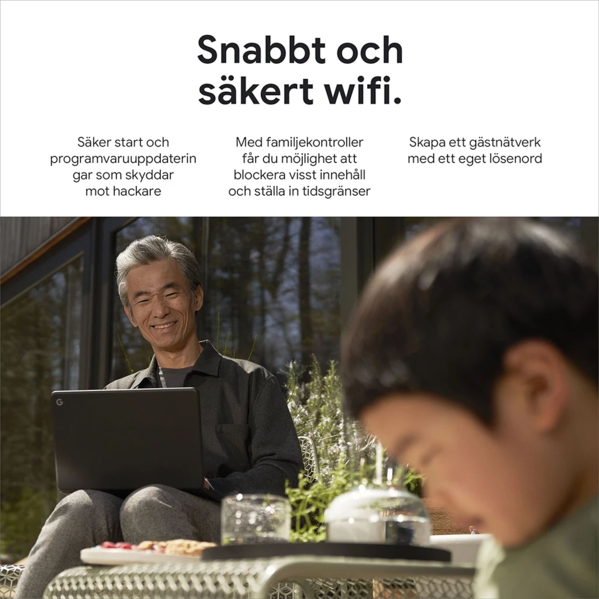 Google Nest Wifi Pro AXE4200 1-pakke synlig i udendørs miljø, svensk tekst om hurtig og sikker WiFi, forældrekontrol.