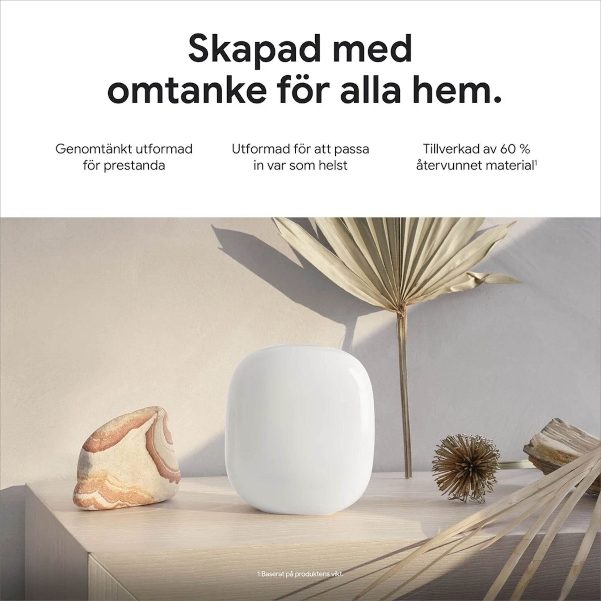 Google Nest Wifi Pro AXE4200 1-pakke mesh-router, hvid oval, står på træoverflade, svensk tekst om 60 genbrugsmateriale.