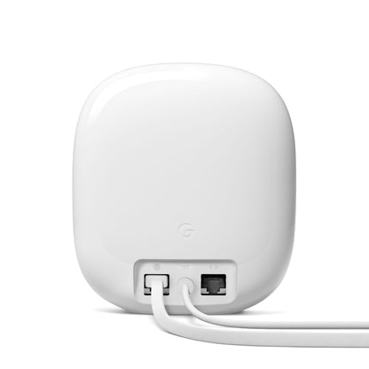 Google Nest Wifi Pro AXE4200 1-pakke hvid, bagside med to porte til Ethernet og strøm, begge stik er tilsluttet.