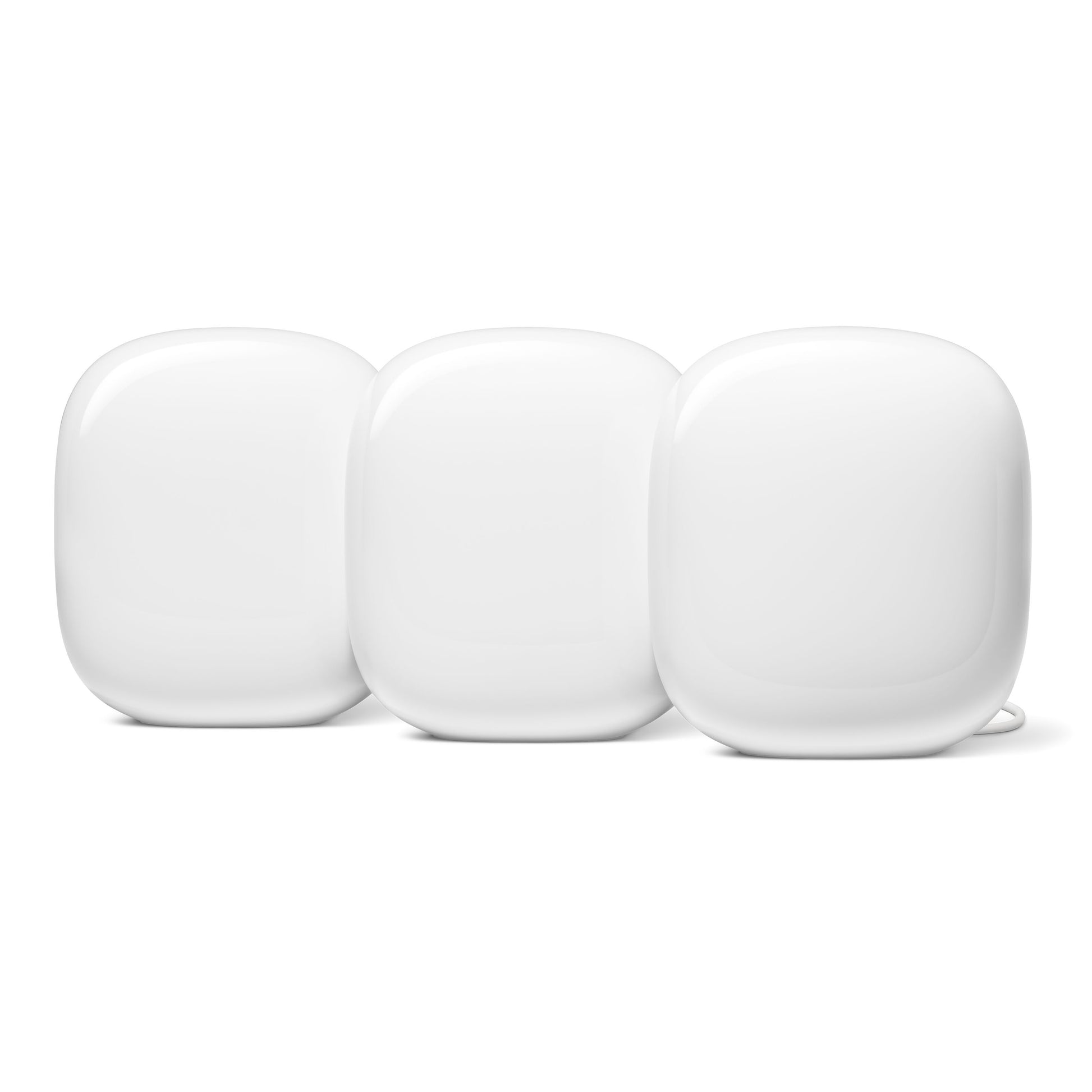 Google Nest Wifi Pro AXE4200 mesh 3-pak, hvide, runde enheder med WiFi 6E teknologi side om side.