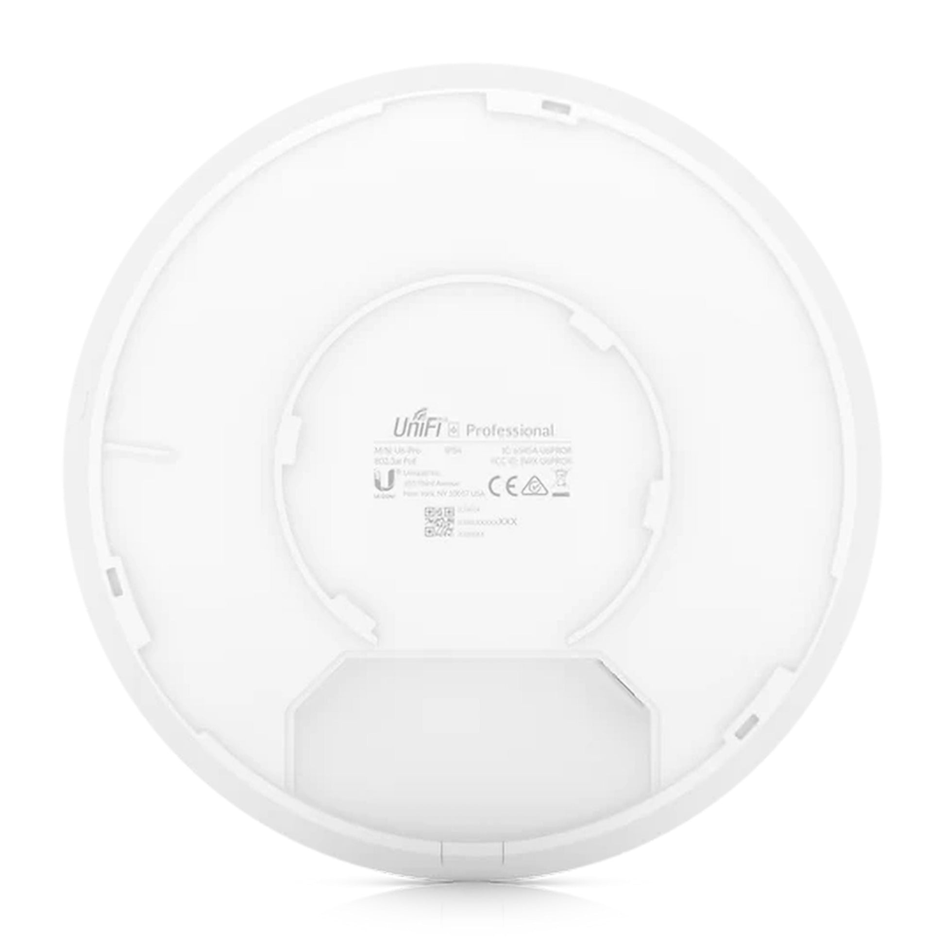 Ubiquiti UniFi 6 Pro AX5300 adgangspunkt, hvid, rund, bagside med brandlabel, produktinfo og certifikationssymboler.