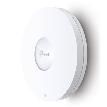 TP-Link Omada EAP670 WiFi 6 AX5400 access point hvid, rund, vægmonteret, centralt logo og lille LED-indikator nederst.