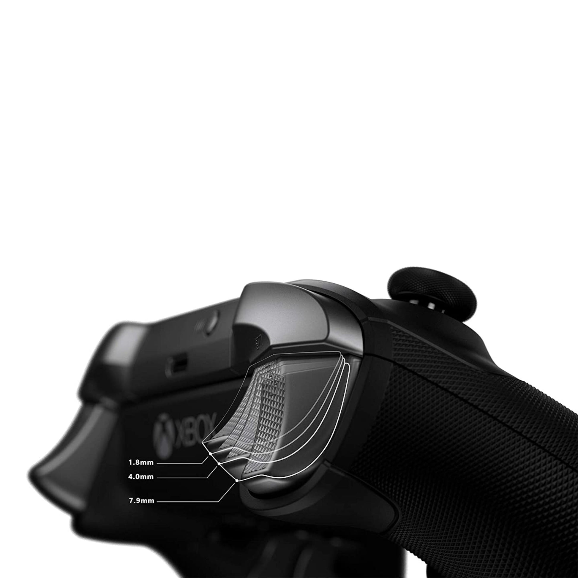 Xbox Elite Series 2 Trådløs controller trigger close-up med graveret tekstur og grebsdybder på 1,8 mm, 4,0 mm og 7,9 mm.