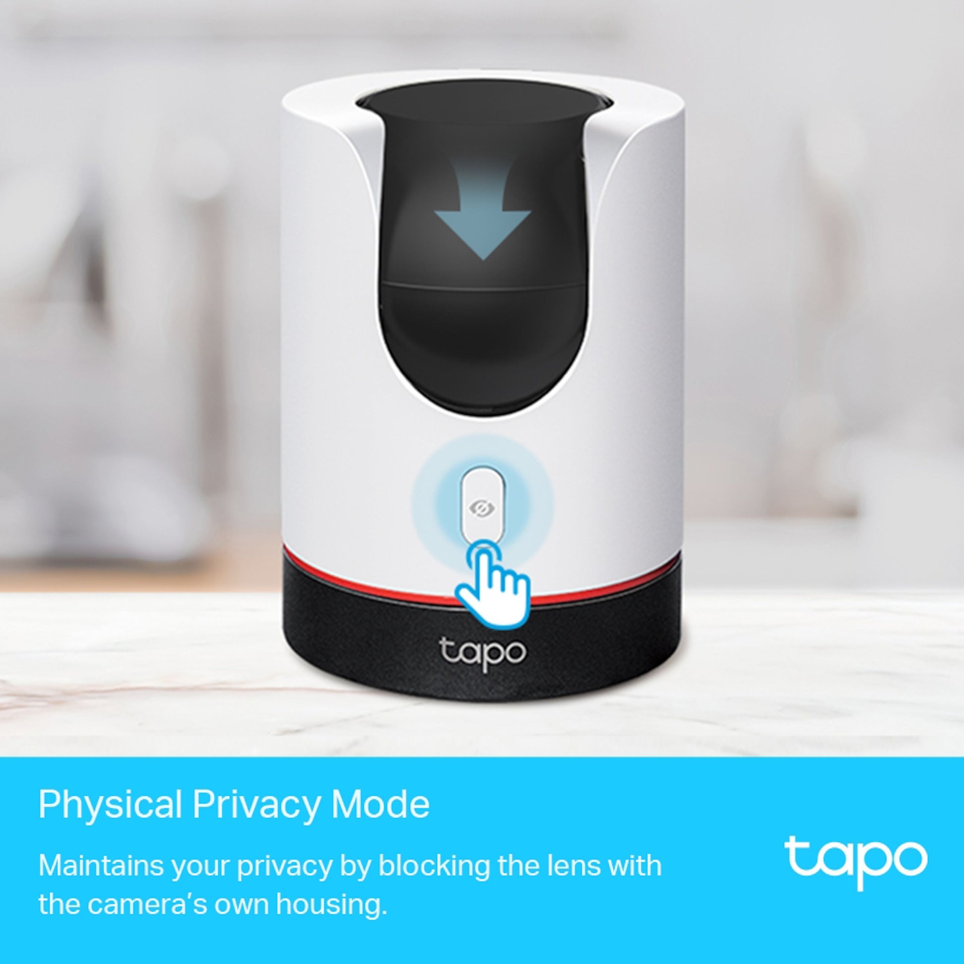 TP-Link Tapo C225 AI trådløs overvågningskamera, synlig privacy-knap og pil over linsen, tekst om fysisk privatlivstilstand.