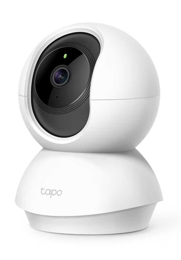 TP-Link Tapo C210 trådløst indendørs overvågningskamera, hvid model, synligt kamera med sort linse og TP-Link logo.