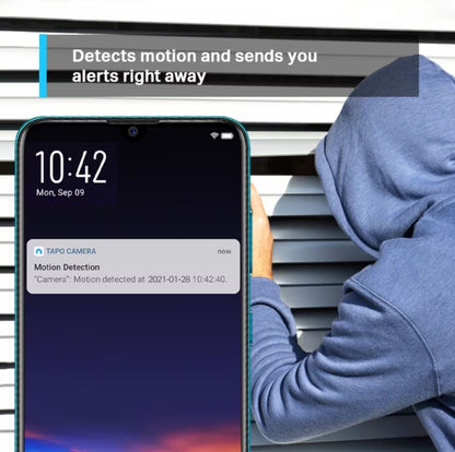 Tp-Link Tapo C210 trådløst sikkerhedskamera vises med bevægelsesalarm på smartphone.