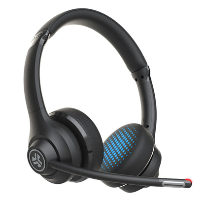 Jlab GO Arbejde Trådløst headset sort, polstret hovedbøjle, indbygget mikrofon med rød spids, blå prikker på ørekop, cirkulært logo.