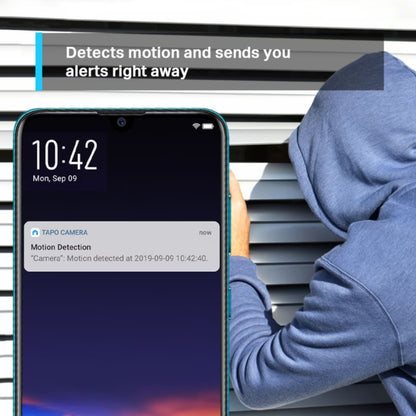 Tapo C200 WiFi kamera 2 stk vises med bevægelsesalarm på smartphone-skærm.
