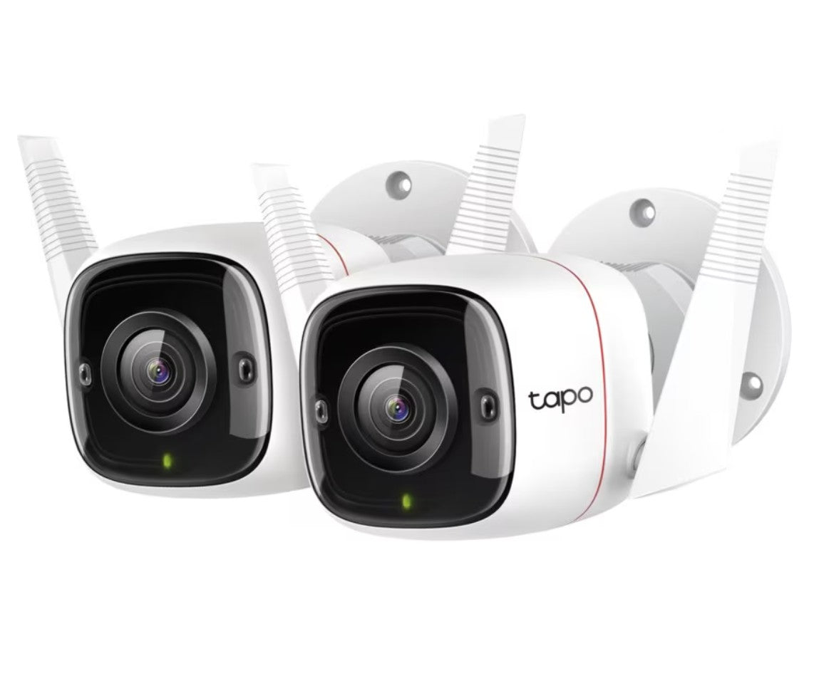 TP-Link Tapo C310 trådløse overvågningskameraer med antenner, frontlinser, grønt indikatorlys og vægbeslag.