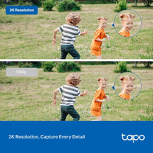 Tapo C310 trådløst overvågningskamera 2 stk visning med 2K Resolution tekst, børn på græs, skarpere billeddetaljer.