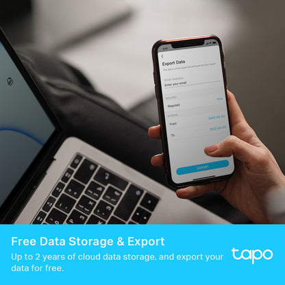 TP-Link Tapo T315 Smart Termometer og hygrometer app dataeksport vises på smartphone, TP-Link logo synligt.