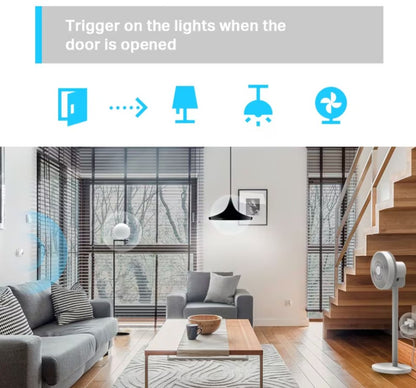 TP-Link Tapo T100 Bevægelsessensor viser lystrigger ved dørbevægelse med ikoner for dør, lampe, loftlys og ventilator.