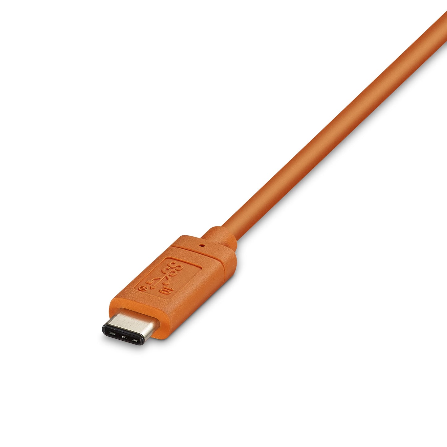 Lacie Robust ekstern harddisk 5TB med orange USB-C kabel, synlig stikende og del af ledning.