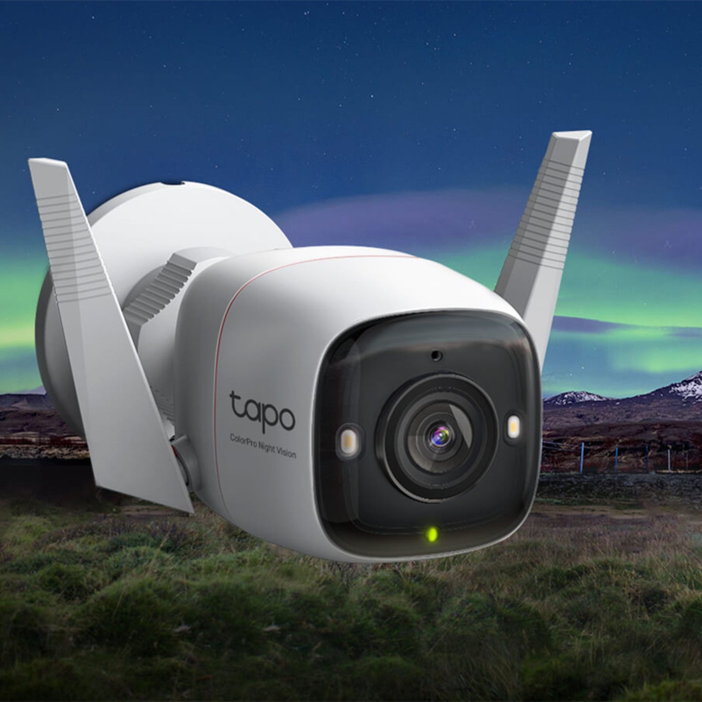 TP-Link Tapo C325WB trådløst overvågningskamera med antenner, 2K QHD, ColorPro Night Vision, udendørs miljø.