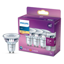 Philips LED-pærer GU10 255 lm 3-pak, en pære foran lilla-hvid emballage.
