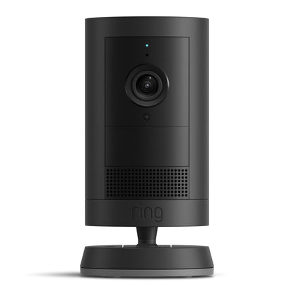 Ring Outdoor Cam Plus Plug-in, sort overvågningskamera med bred base, central 1080p linse, LED-lys og Ring logo nederst.